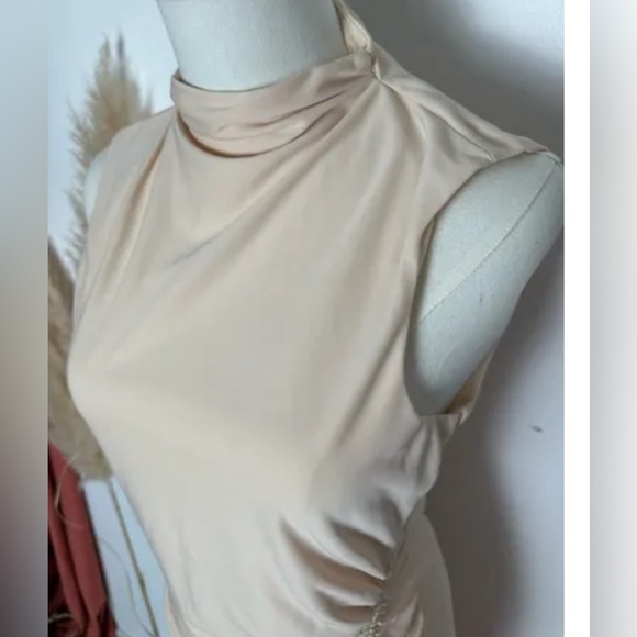 Zara Elegant Cream Sleeveless Dress - Picture 4 of 8